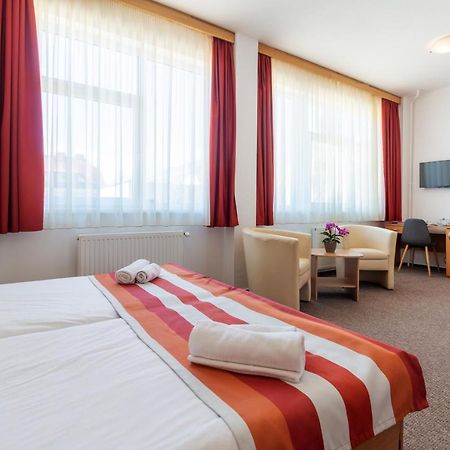Fordan Hotel Pécs Extérieur photo