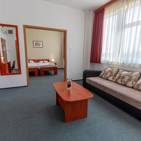 Fordan Hotel Pécs Extérieur photo