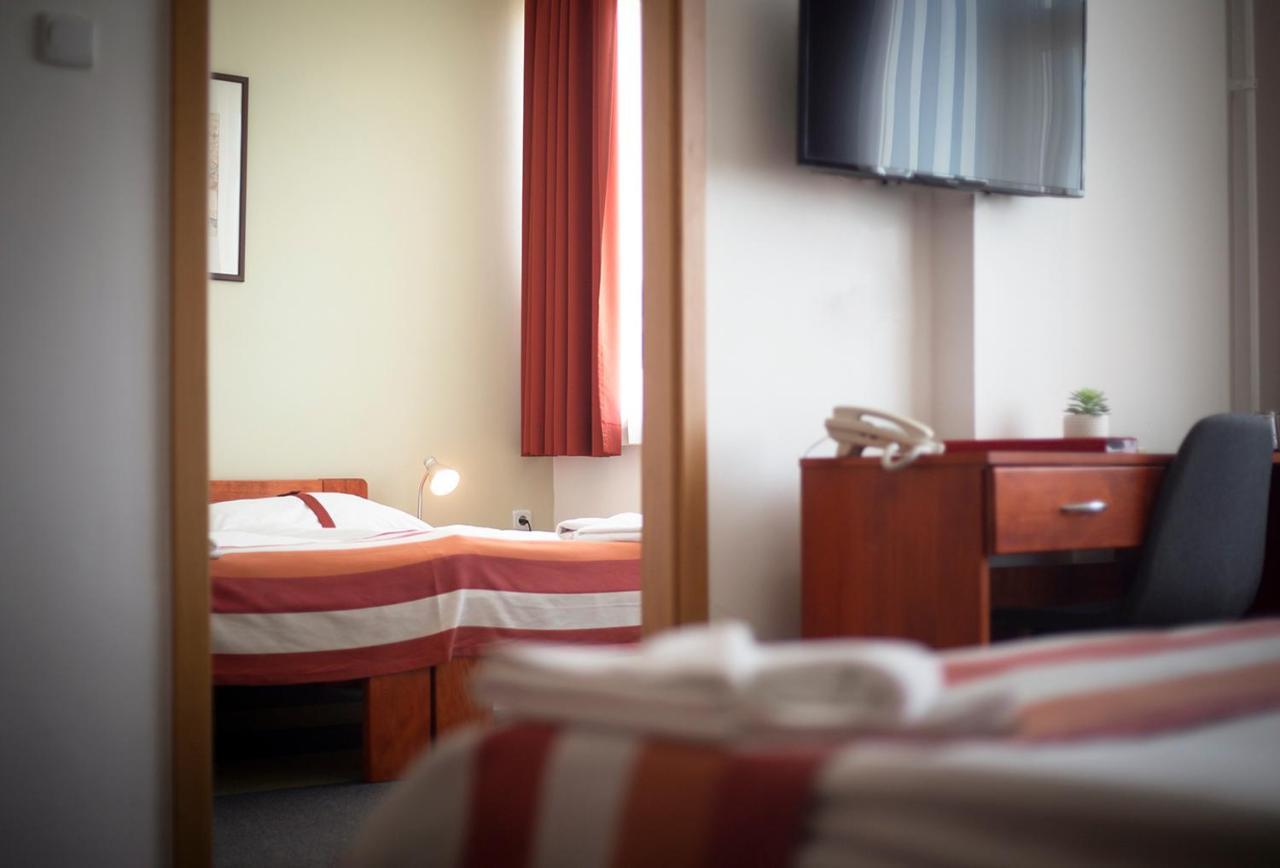 Fordan Hotel Pécs Extérieur photo