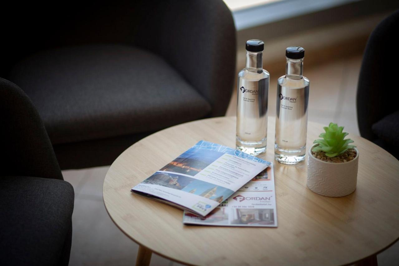 Fordan Hotel Pécs Extérieur photo