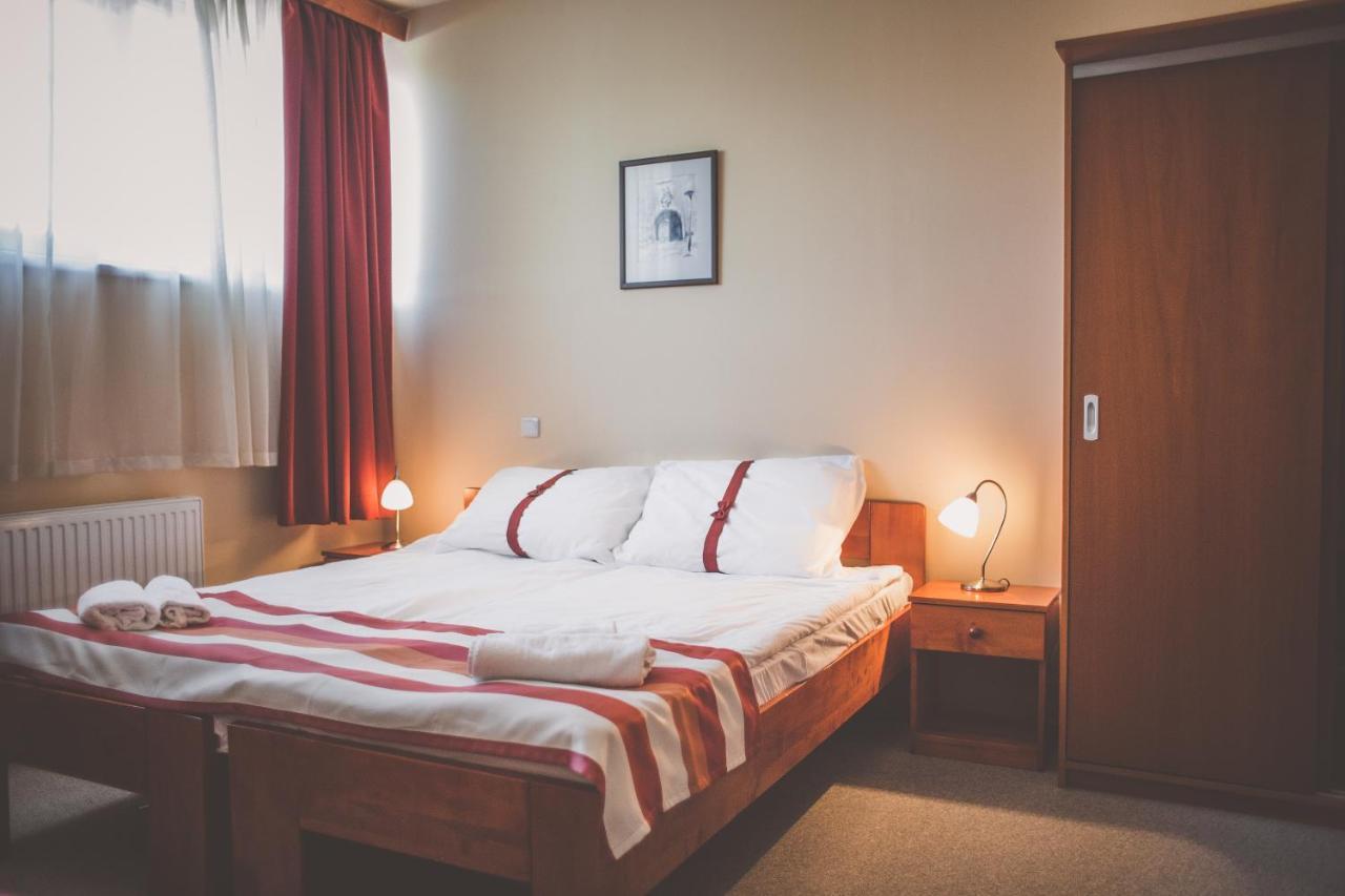 Fordan Hotel Pécs Extérieur photo