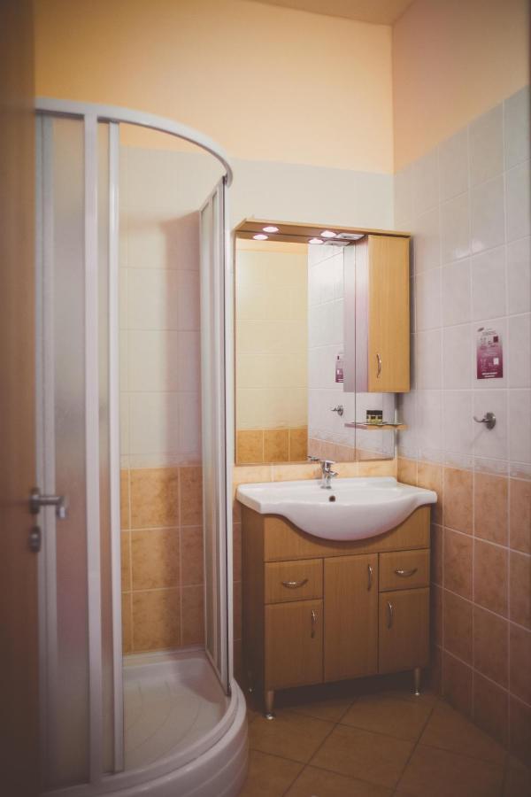 Fordan Hotel Pécs Extérieur photo