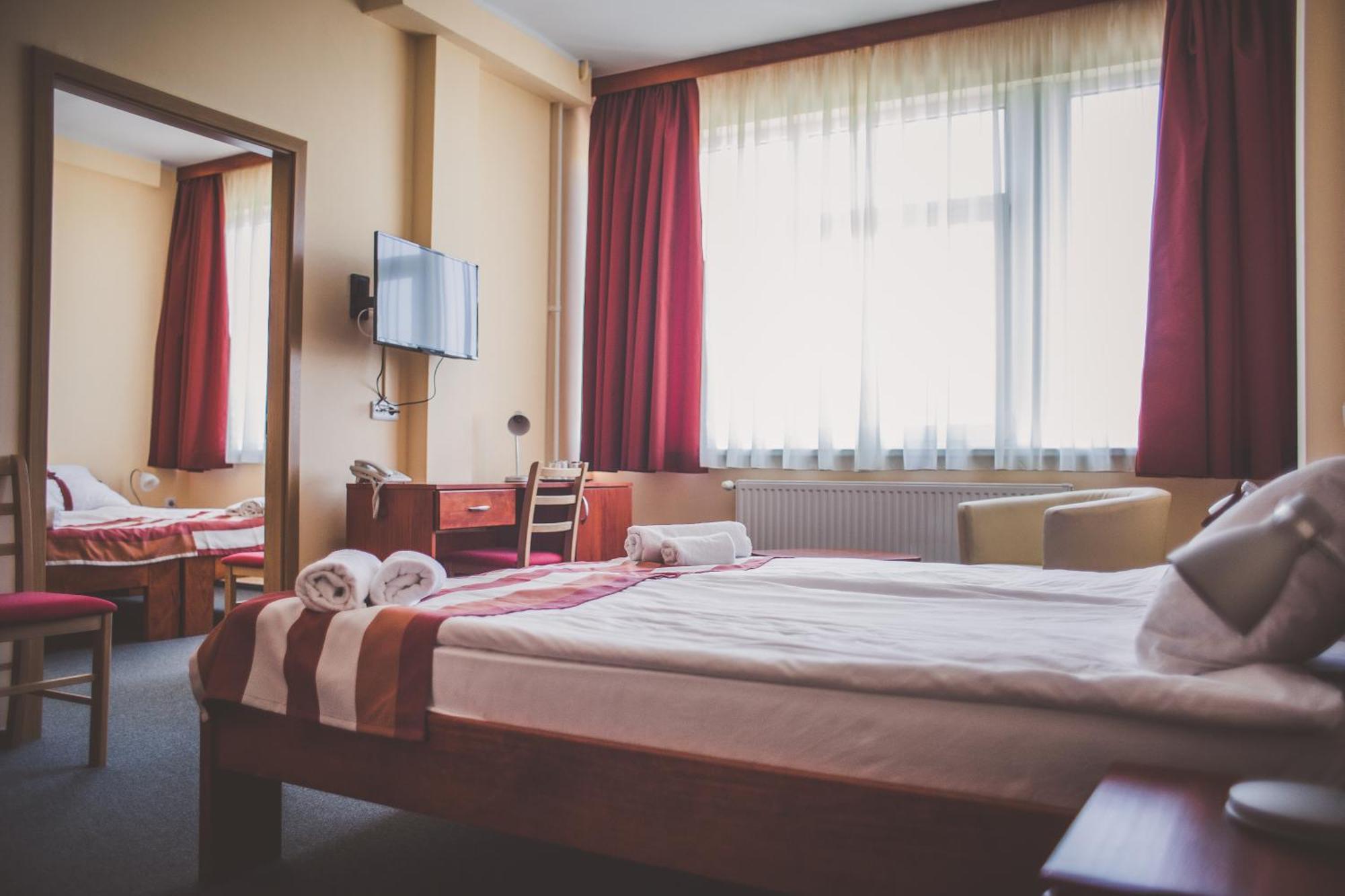 Fordan Hotel Pécs Extérieur photo