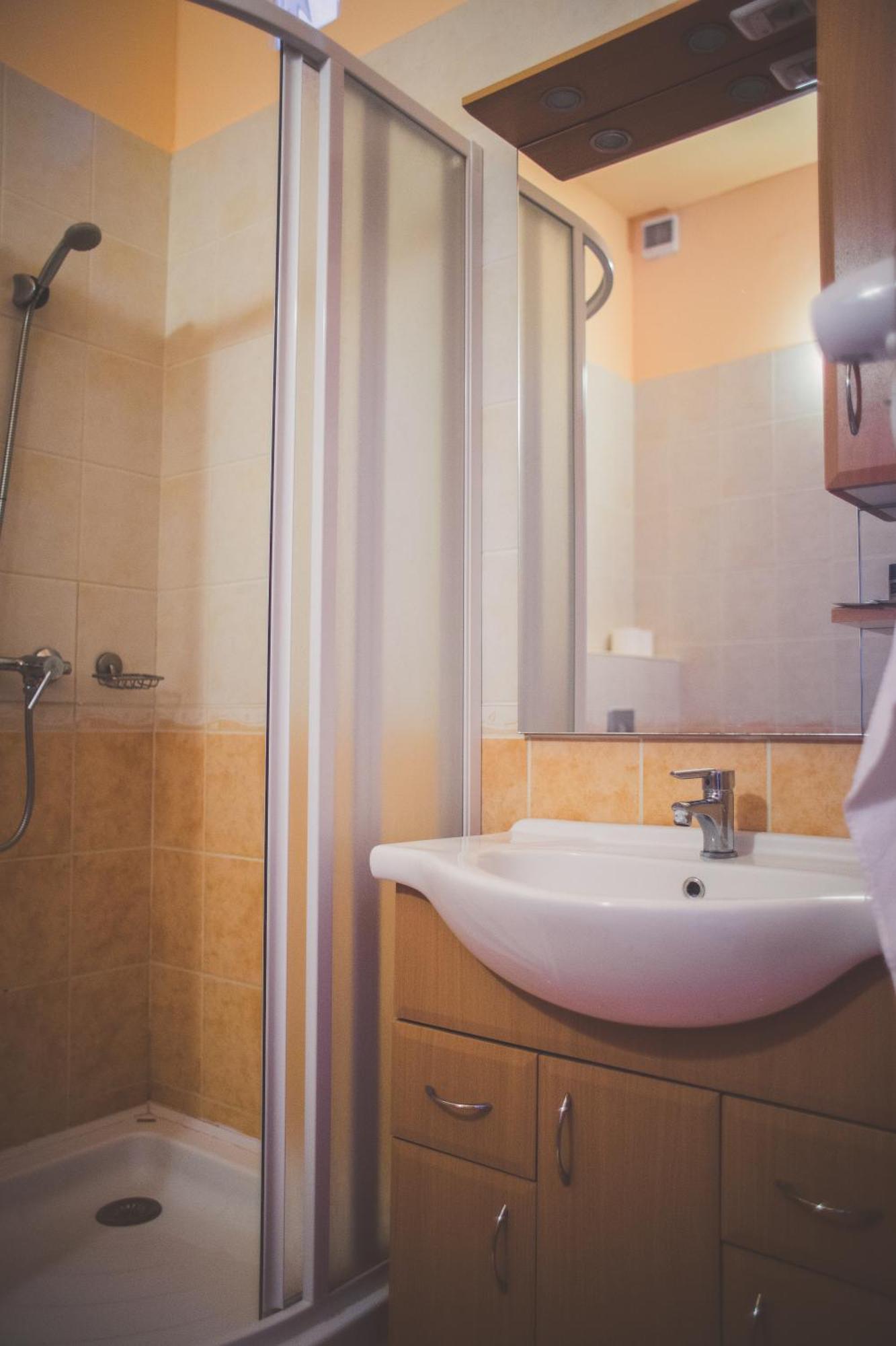 Fordan Hotel Pécs Extérieur photo