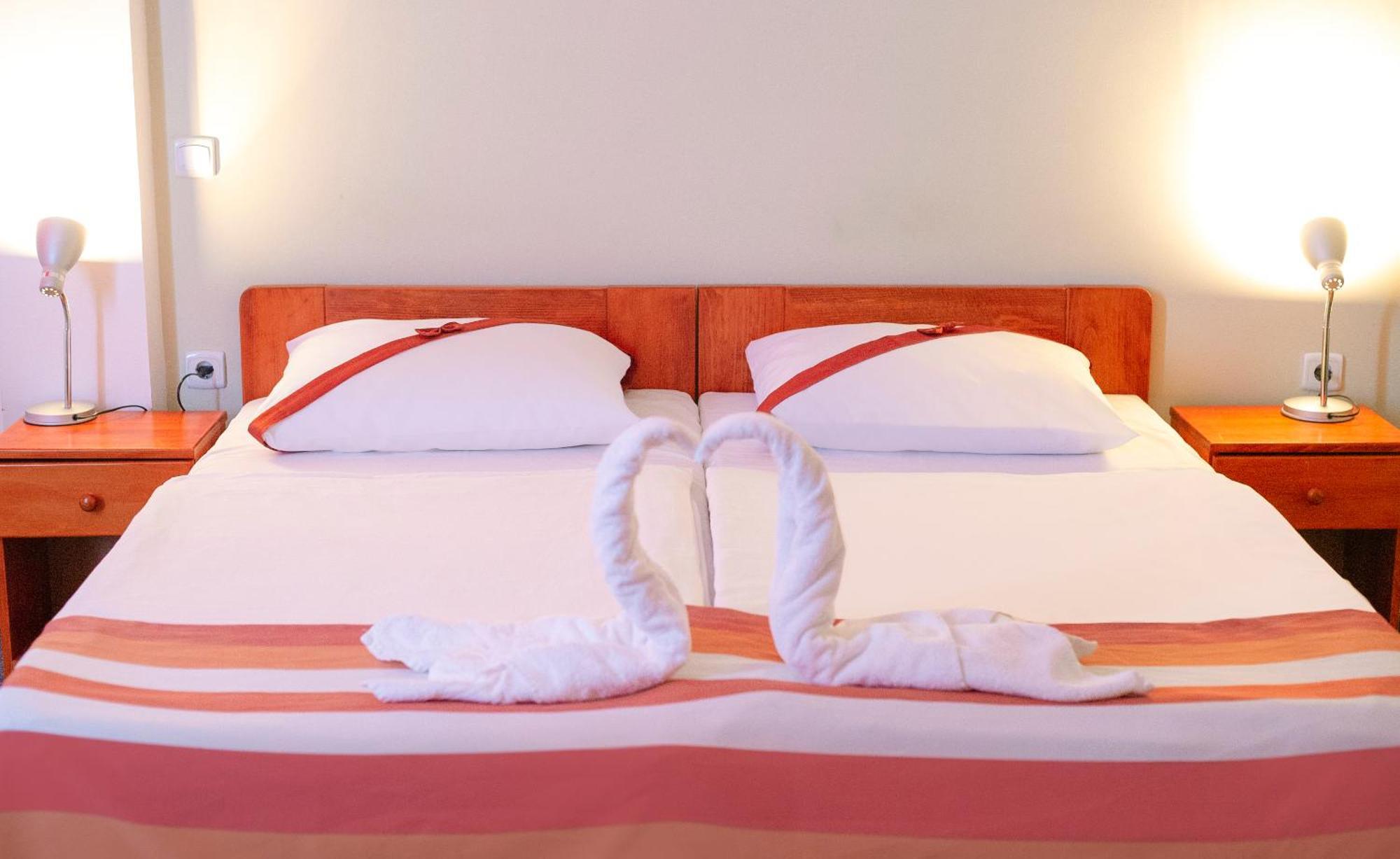 Fordan Hotel Pécs Extérieur photo