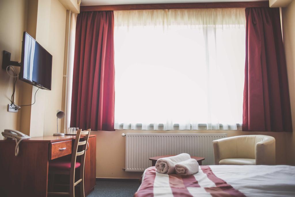 Fordan Hotel Pécs Extérieur photo