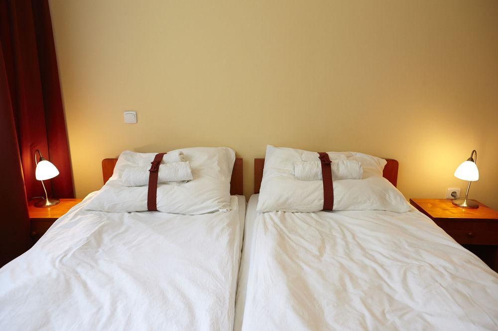Fordan Hotel Pécs Extérieur photo