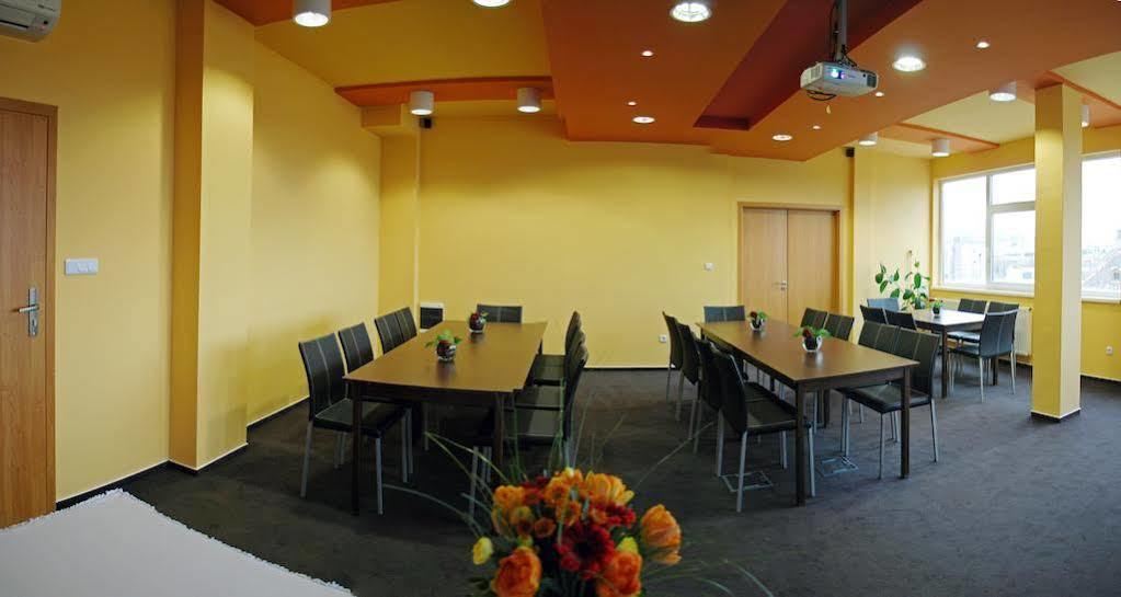 Fordan Hotel Pécs Extérieur photo